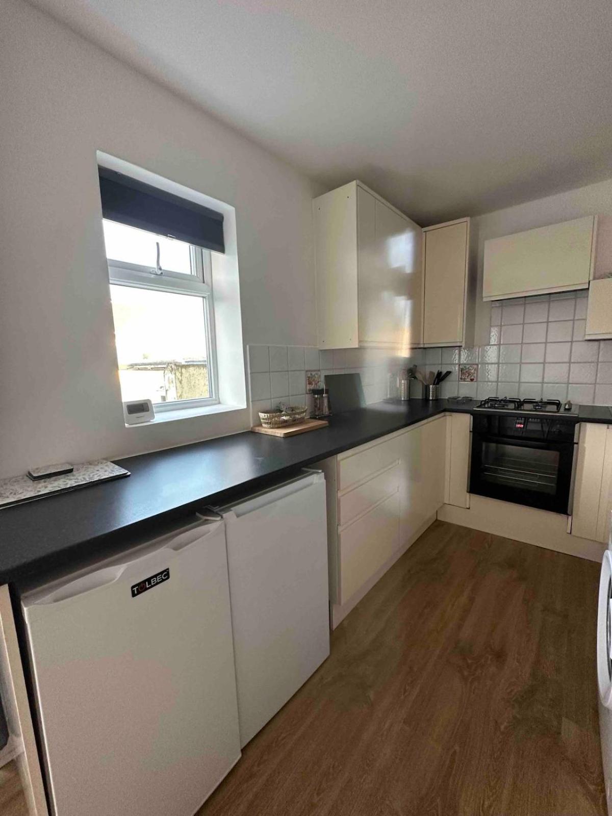 Flat Near Wembley, Self Check In, Garden Apartment *